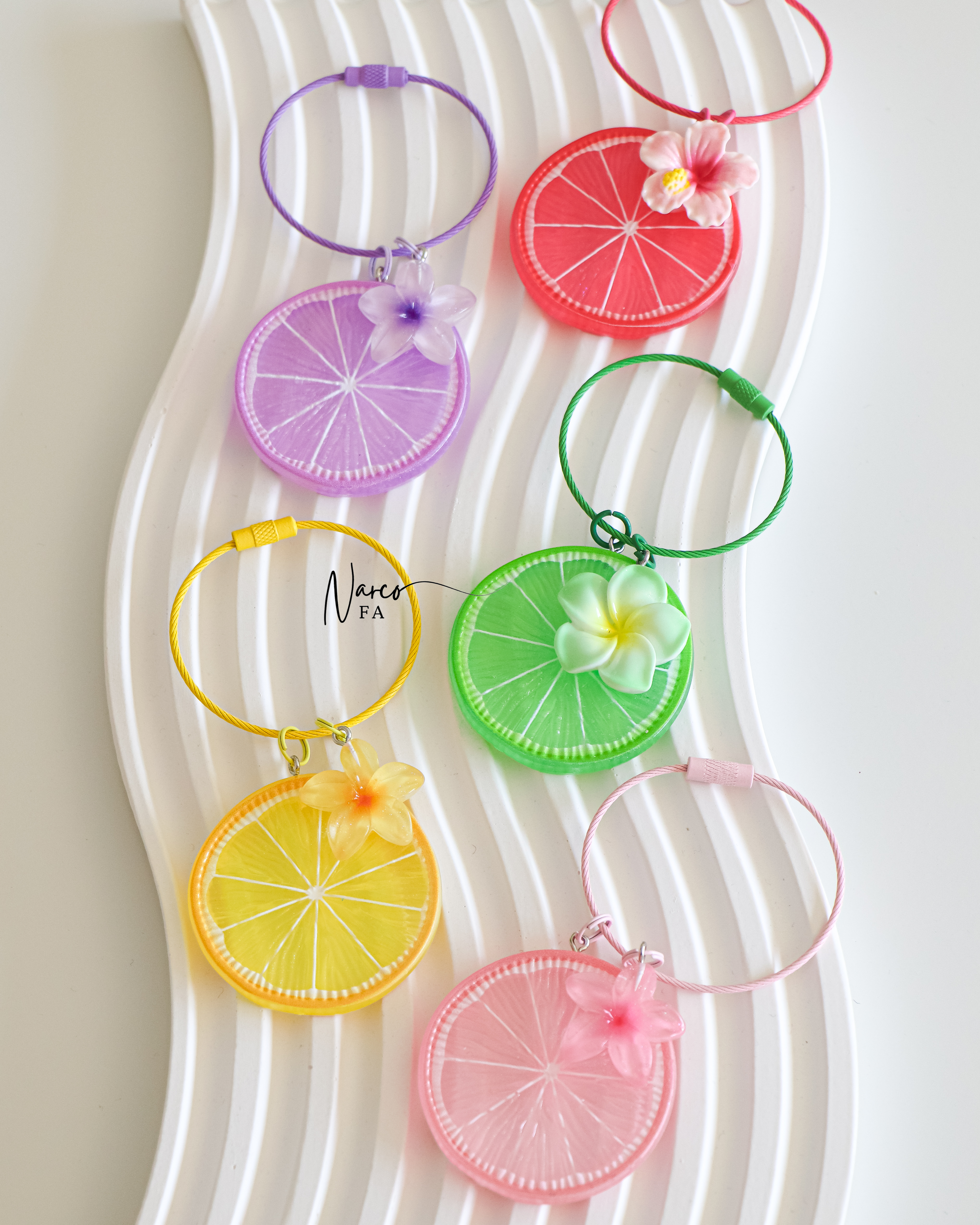 چارم لیمو رنگی و گل🍋‍🟩🌸